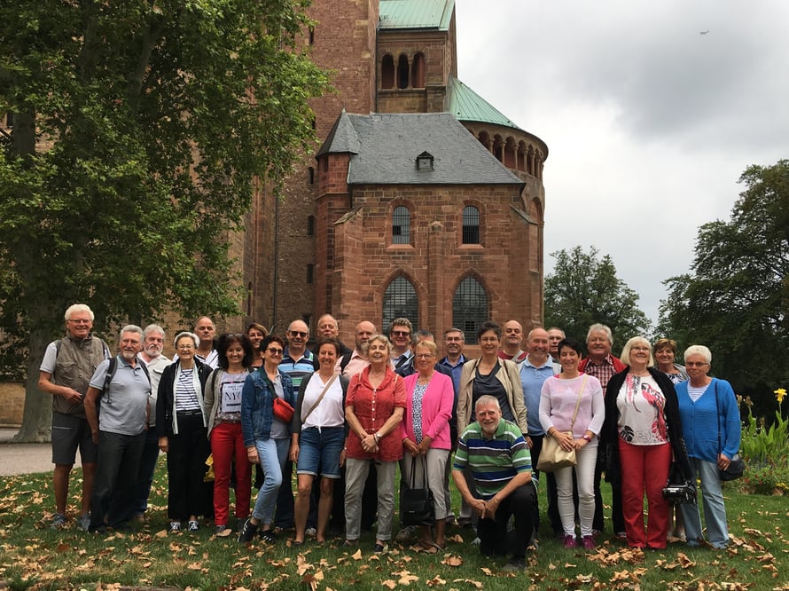 Die Vinothekare vor der Apsis des Speyrer Doms