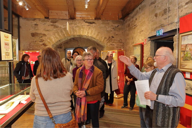 Die Ausstellung &bdquo;ZeitSpuren &ndash; vom Kupferstich zum Smartphone&ldquo; im Schw&auml;bischen Schnapsmuseum lockt viel G&auml;ste an.