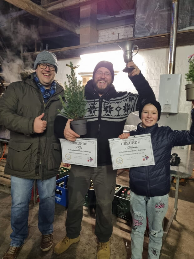 Die siegreichen Sportler freuen sich &uuml;ber ihren Gewinn.