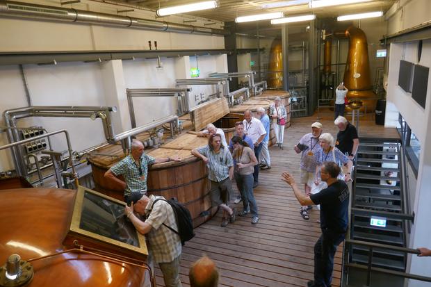 Die Whiskybrennerei St. Kilian in R&uuml;denau z&auml;hlt zu den gr&ouml;&szlig;ten Betrieben seiner Art in Deutschland. Eine lebendige F&uuml;hrung erschloss die Technik und den Hintergrund.