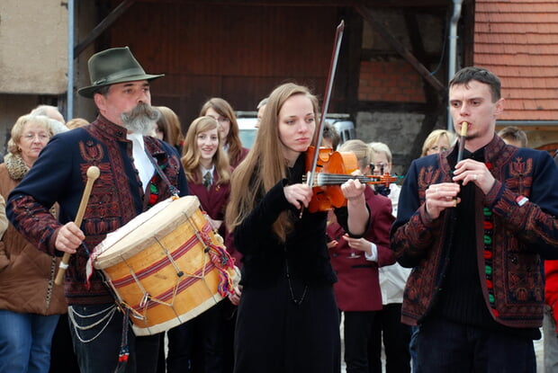 Die Partner brachten ungarische Folklore mit
