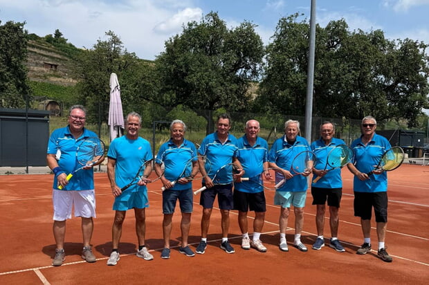 von links nach rechts: Thomas Gajewski, Reiner Brunsch, Helmut Lieb, Stefan Kirmse, Walter Br&auml;ndle, Horst G&uuml;se, Helmut Bechthold, Ulrich H&ouml;fling. Es fehlen Stefano Pontedoro, Walter Schneider und Bernhard Kreiss.