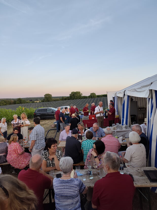 Sommerabend vor dem Festzelt
