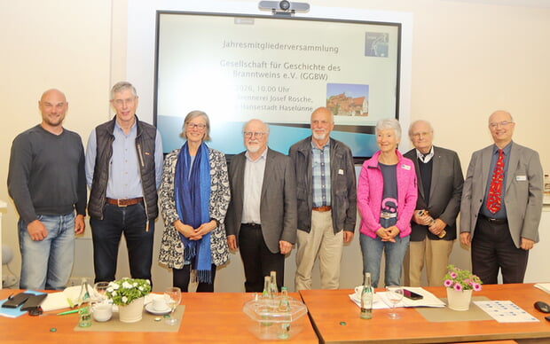 Bei der Jahrestagung der Gesellschaft für Geschichte des Branntweins wurde Kurt Sartorius (4er v.l.) in den wissenschaftlichen Beirat der Gesellschaft berufen