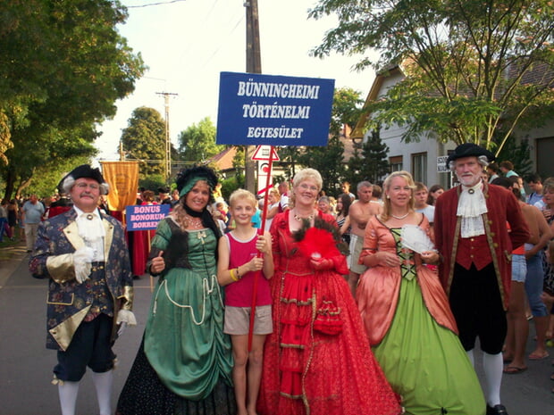 Bönnigheimer Gäste beim Weinlese-Umzug in Balatonboglár
