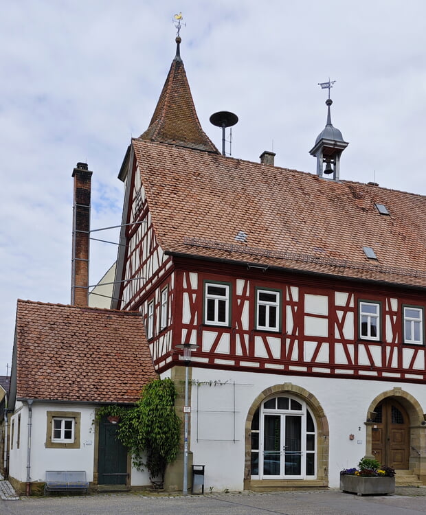 Gebäude mit Vereinsraum und Backhaus
