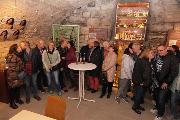 Nach einem Kuss gab es einen Liebeslik&ouml;r im Schw&auml;bischen Schnapsmuseum