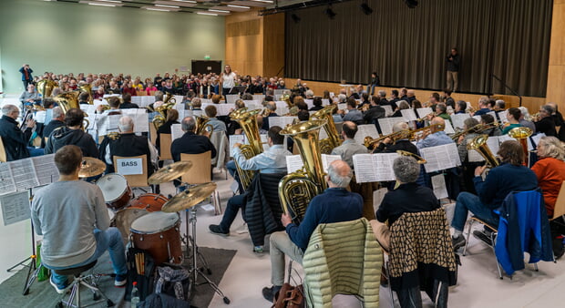 Der Bezirksposaunenchor unter der Leitung von Friedegard Heckendorn und Joachim Jau&szlig;