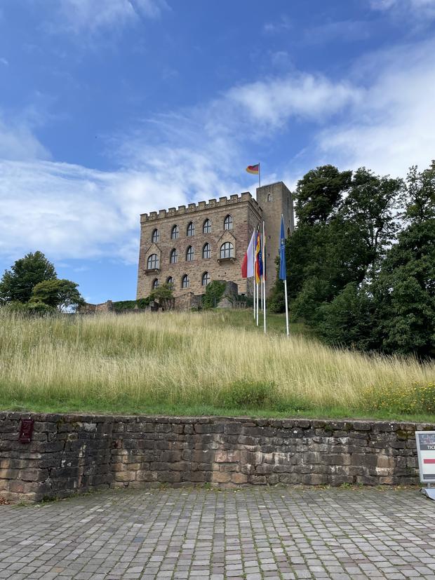 Hambacher Schloss- das Ziel des Aufstiegs