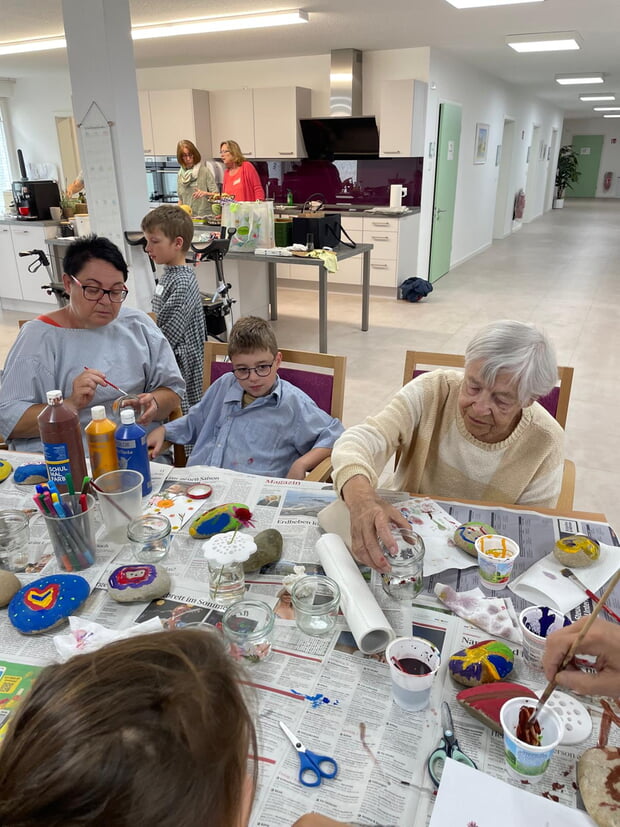 Bastelnachmittag mit Kindern des Ferienprogramms der ev. Kirchengemeinde