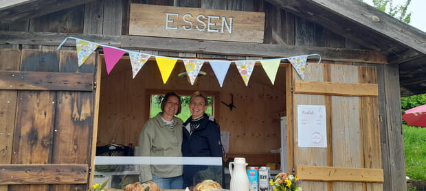 Landfrauen auf der Weinterrasse