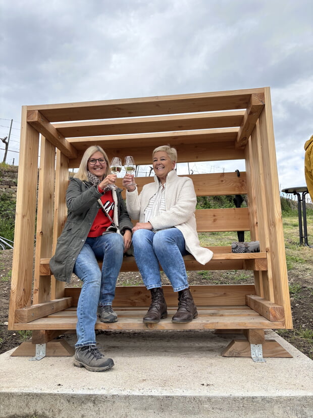 Sitzgelegenheit - große Weinkiste