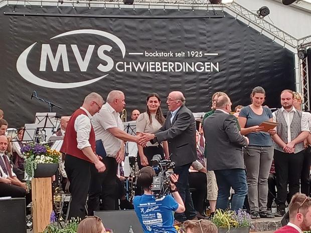 Urkundenüberreichung