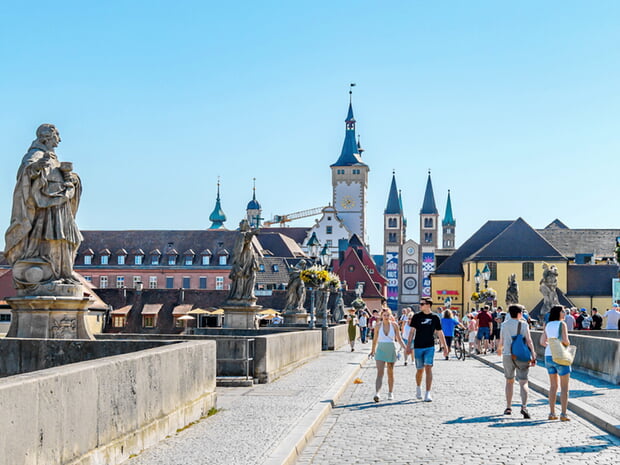 Auf der alten Mainbr&uuml;cke