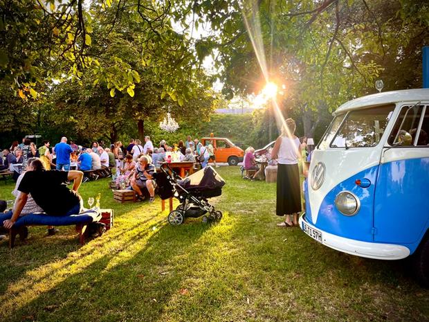 Sommerstimmung beim Ausschank der WeinKultur.